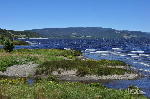 O belo lago Huillinco, na região centro oeste da Ilha de Chiloé, no sul do Chile